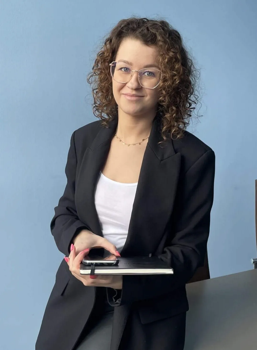 Doświadczony doradca kredytowy w Dobrym Mieście tłumaczący warunki kredytu hipotecznego